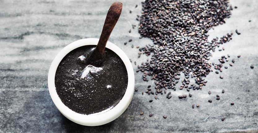 You are currently viewing 12 Amazing Black Seed Oil Uses That Can Improve Your Health